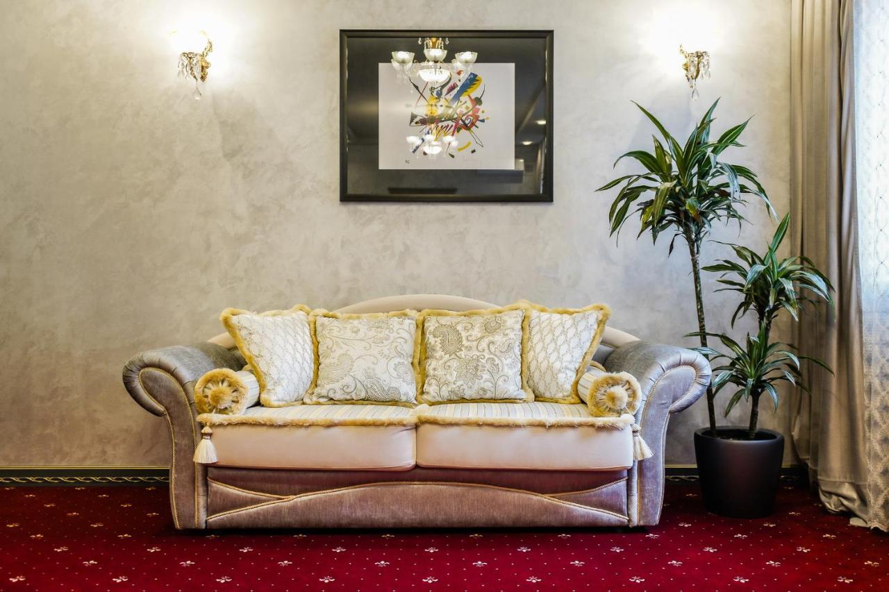 Imperial Palace Hotel Минск Екстериор снимка